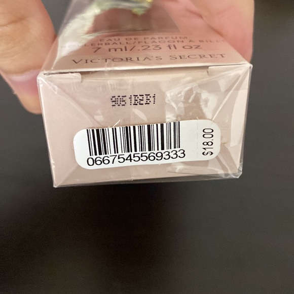 NIB Victoria Secret Bombshell Perfume Roller - Picture 3 of 5